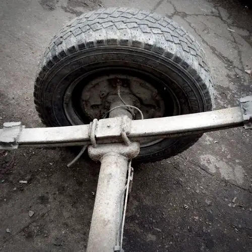 leaf spring attached to axle